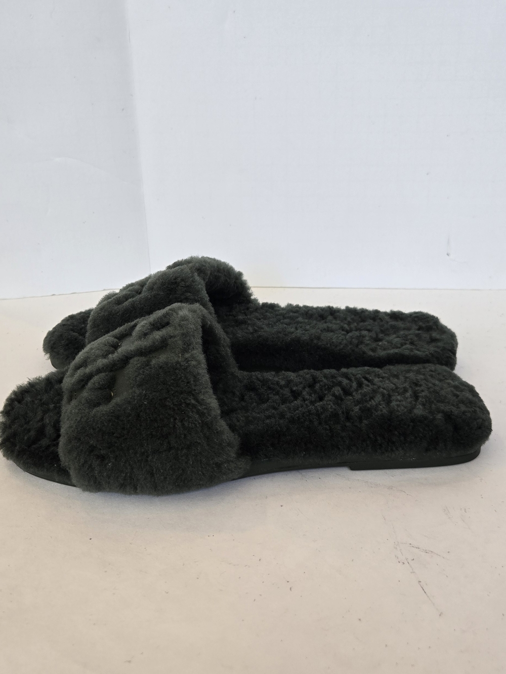 Tory Burch Dark Green Shearling Slide Sandals with Gold Logo Accent - Picture 6 of 11
